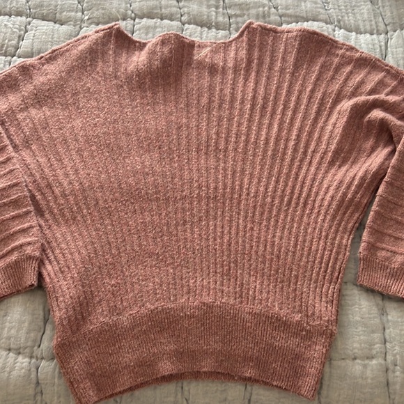 Rose colored sweater with banded waist - Picture 4 of 7